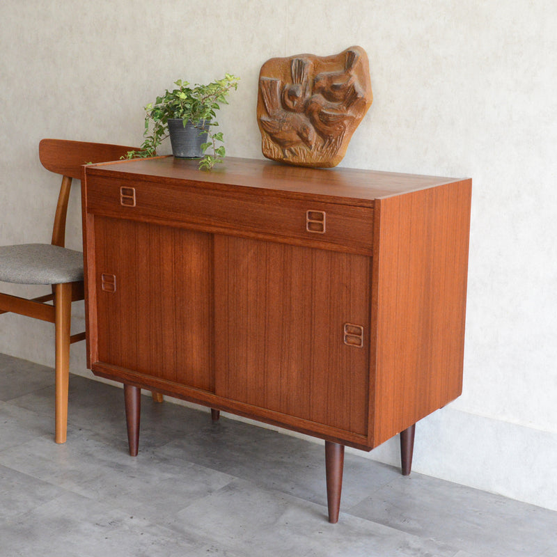 デンマークヴィンテージ 　抽斗付チークキャビネット  P-14