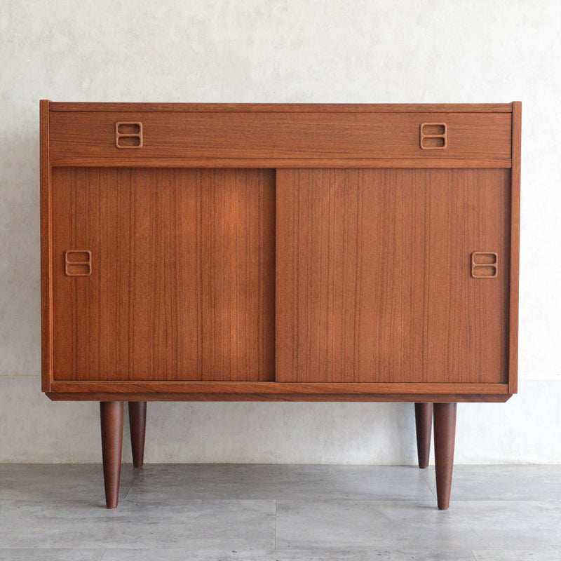 デンマークヴィンテージ 　抽斗付チークキャビネット  P-14