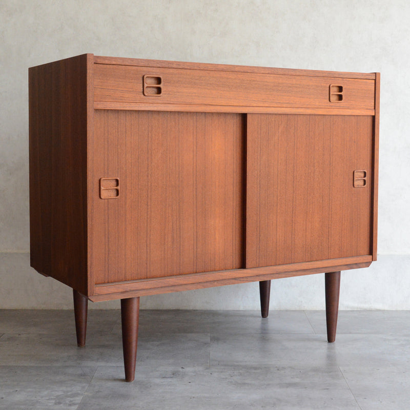 デンマークヴィンテージ 　抽斗付チークキャビネット  P-14