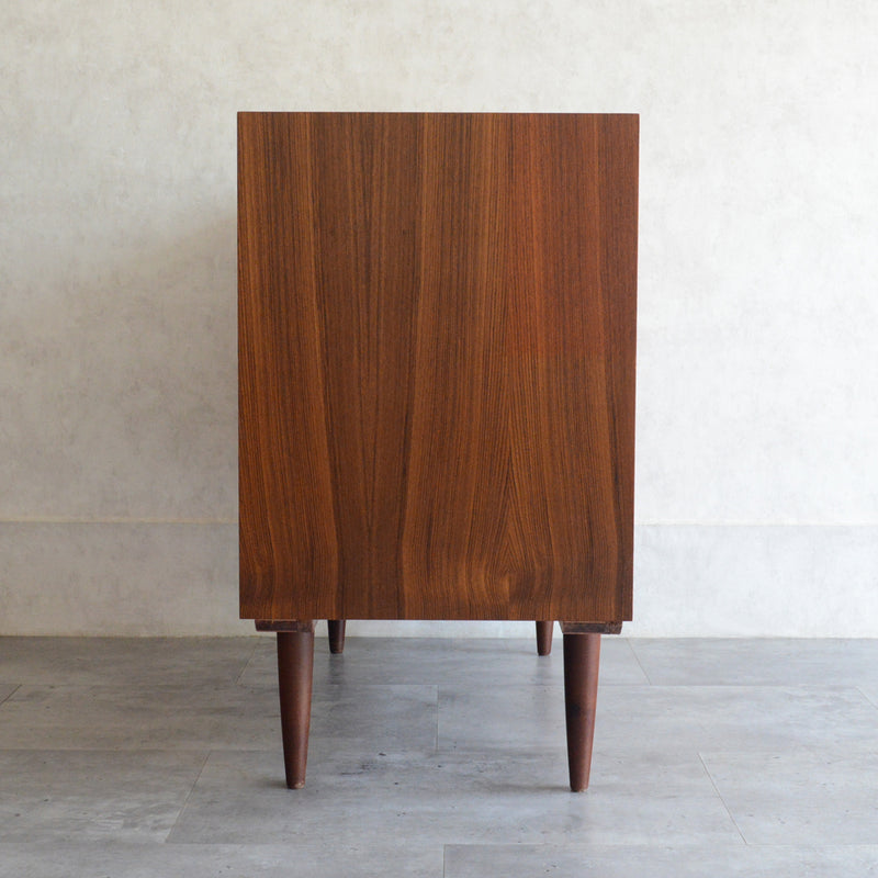 デンマークヴィンテージ 　抽斗付チークキャビネット  P-14