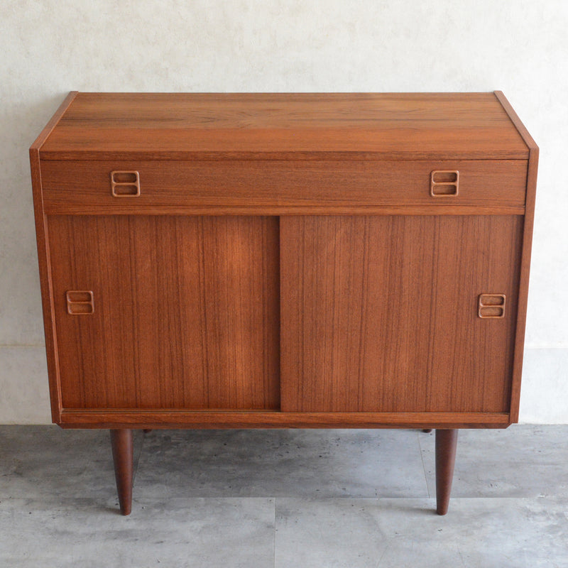 デンマークヴィンテージ 　抽斗付チークキャビネット  P-14