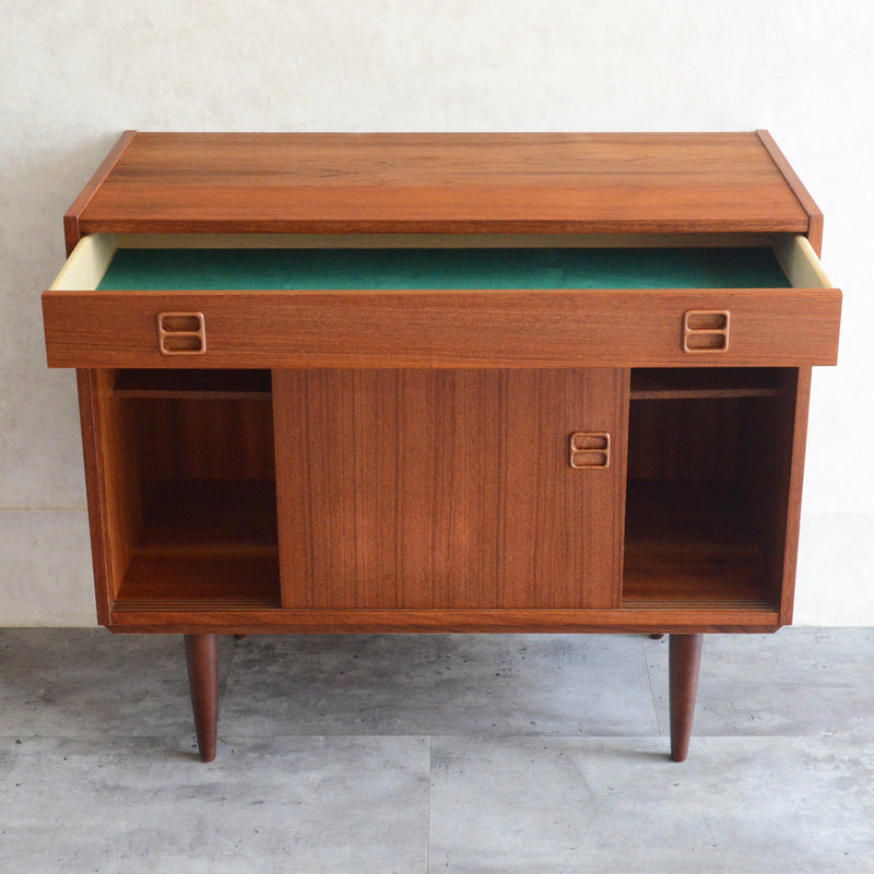 デンマークヴィンテージ 　抽斗付チークキャビネット  P-14