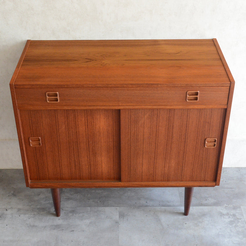 デンマークヴィンテージ 　抽斗付チークキャビネット  P-14