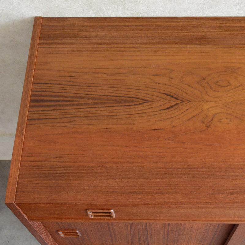 デンマークヴィンテージ 　抽斗付チークキャビネット  P-14