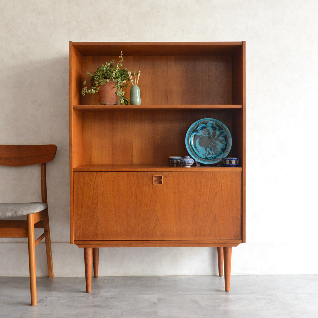 デンマーク ヴィンテージ チーク ブックシェルフ 8-25（フラップ扉）