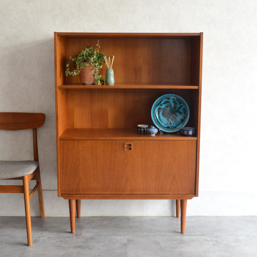 デンマーク ヴィンテージ チーク ブックシェルフ 8-25（フラップ扉）