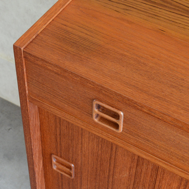 デンマークヴィンテージ 　抽斗付チークキャビネット  P-14