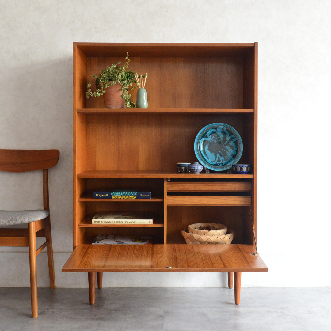 デンマーク ヴィンテージ チーク ブックシェルフ 8-25（フラップ扉）