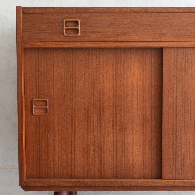 デンマークヴィンテージ 　抽斗付チークキャビネット  P-14