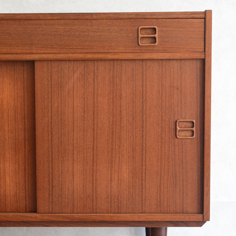 デンマークヴィンテージ 　抽斗付チークキャビネット  P-14