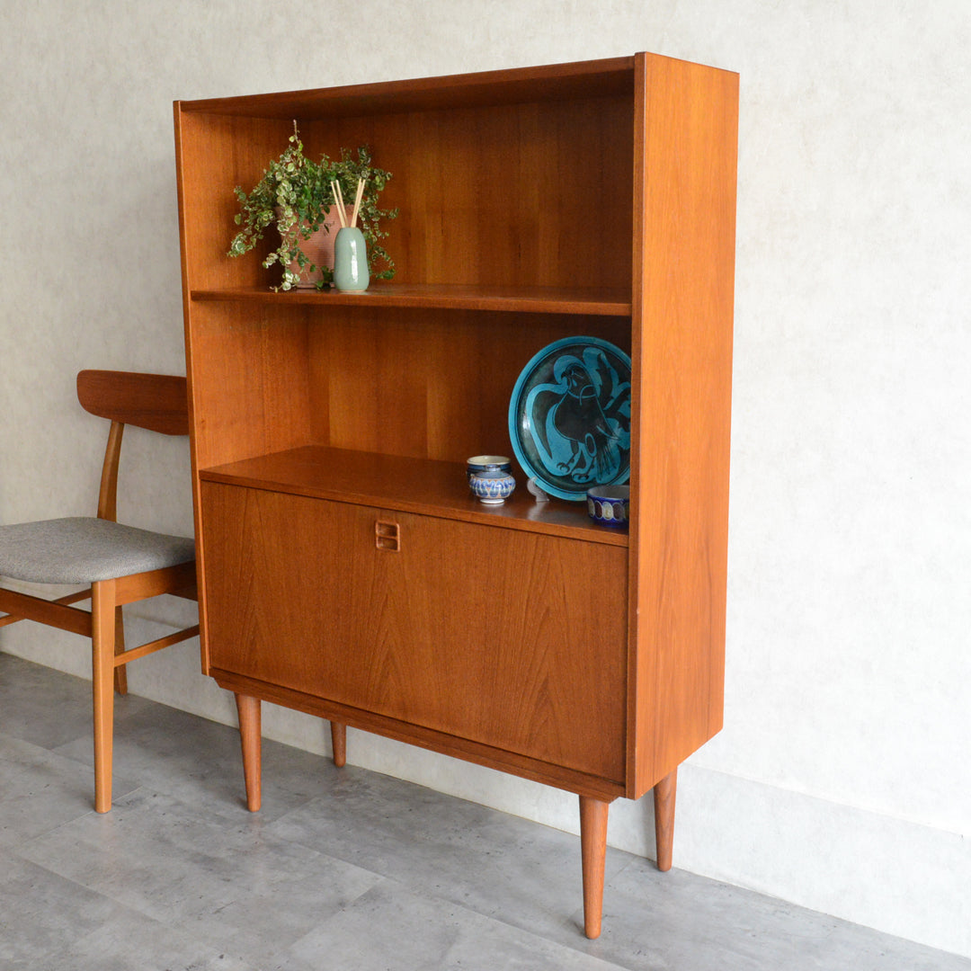 デンマーク ヴィンテージ チーク ブックシェルフ 8-25（フラップ扉）