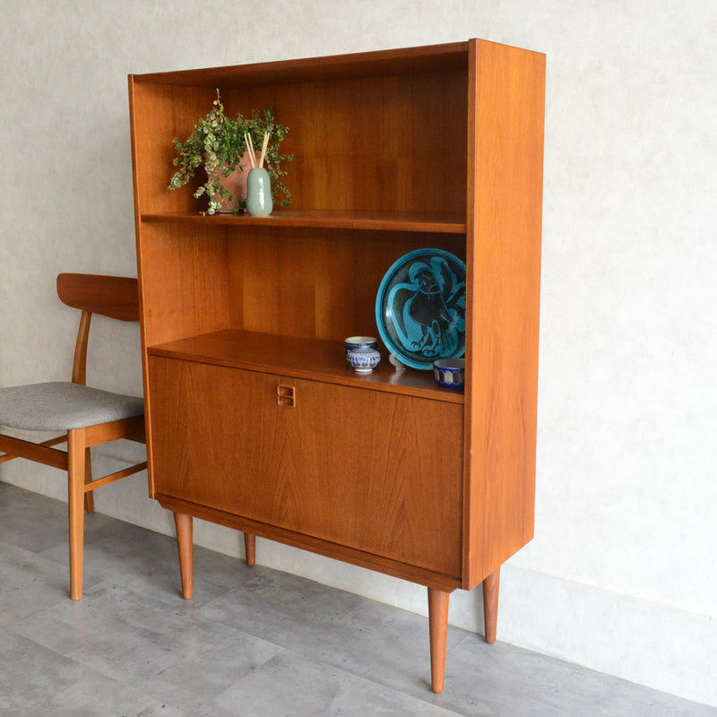 デンマーク ヴィンテージ チーク ブックシェルフ 8-25（フラップ扉）