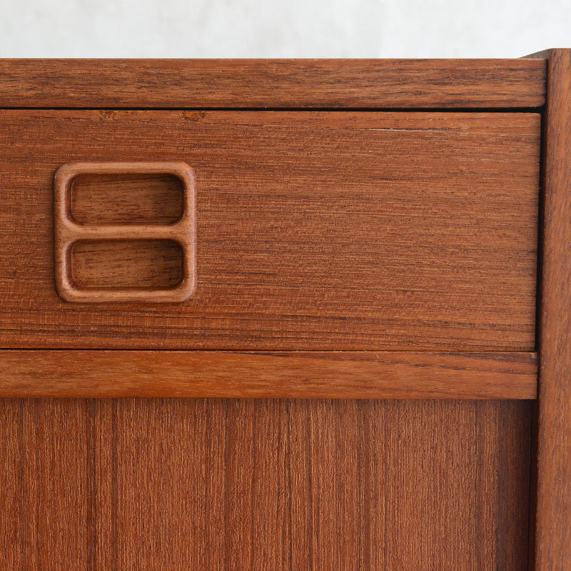 デンマークヴィンテージ 　抽斗付チークキャビネット  P-14