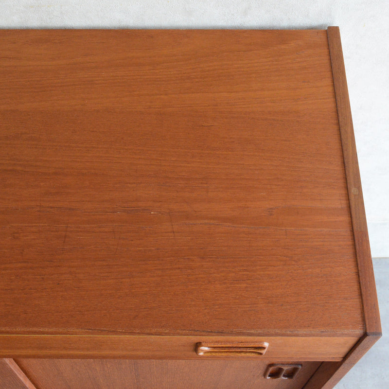 デンマーク ヴィンテージ  抽斗付キャビネット 5-94