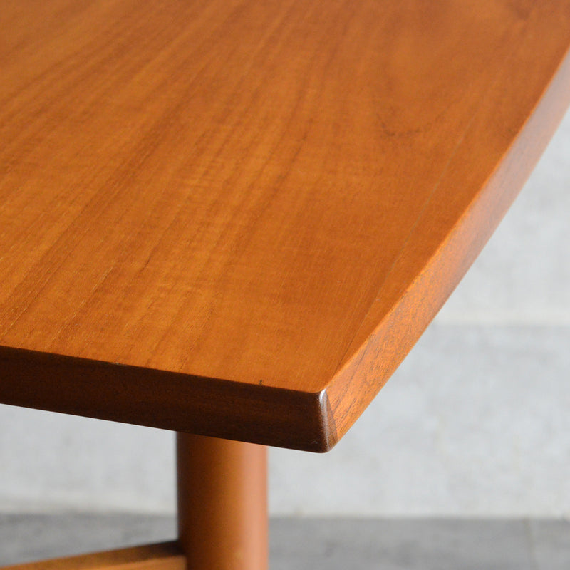 ミッドセンチュリー ヴィンテージ　ゲートレッグダイニングテーブル48 (天板剝離再塗装済）