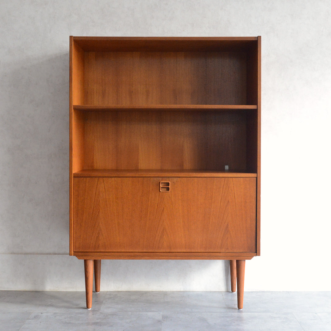 デンマーク ヴィンテージ チーク ブックシェルフ 8-25（フラップ扉）