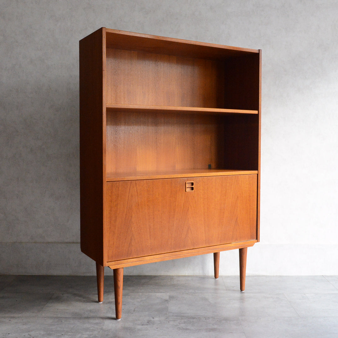 デンマーク ヴィンテージ チーク ブックシェルフ 8-25（フラップ扉）
