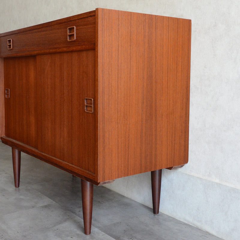 デンマークヴィンテージ 　抽斗付チークキャビネット  P-14