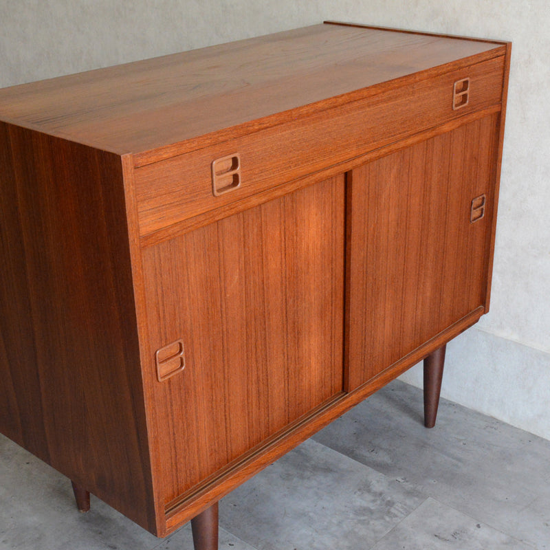 デンマークヴィンテージ 　抽斗付チークキャビネット  P-14