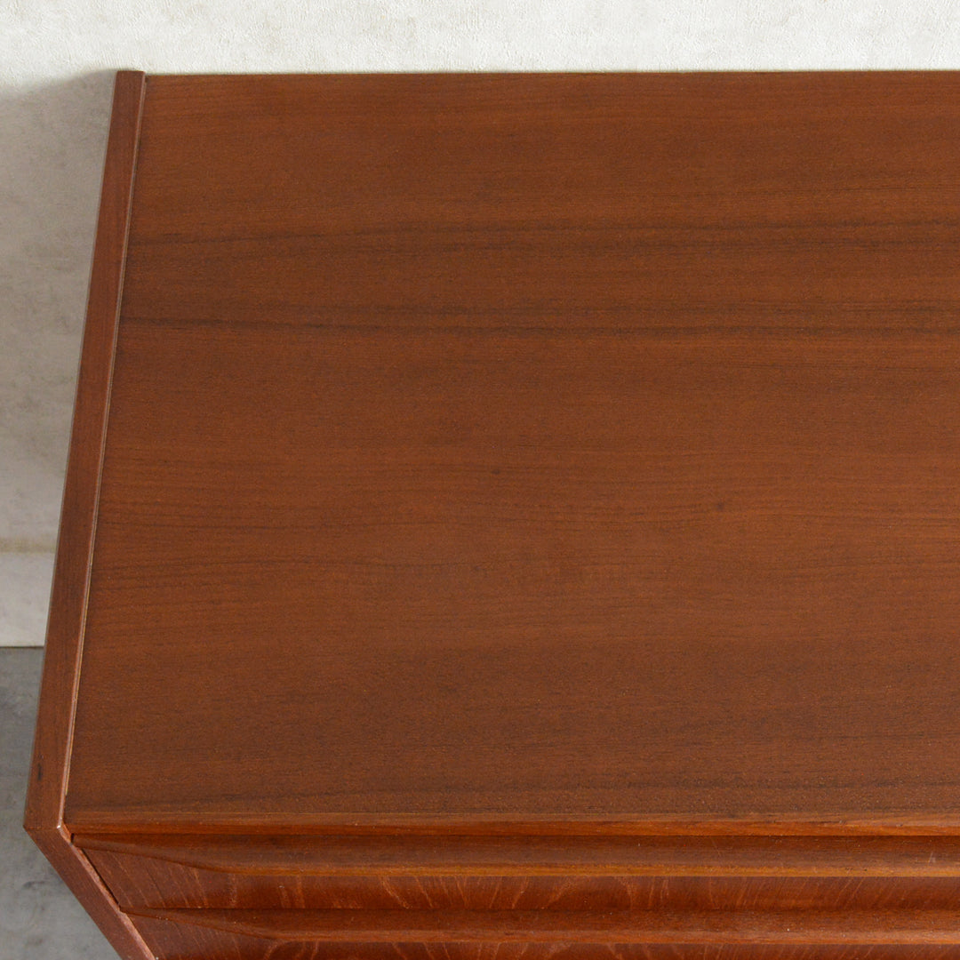 デンマーク ヴィンテージ  チーク４段チェスト 8-7