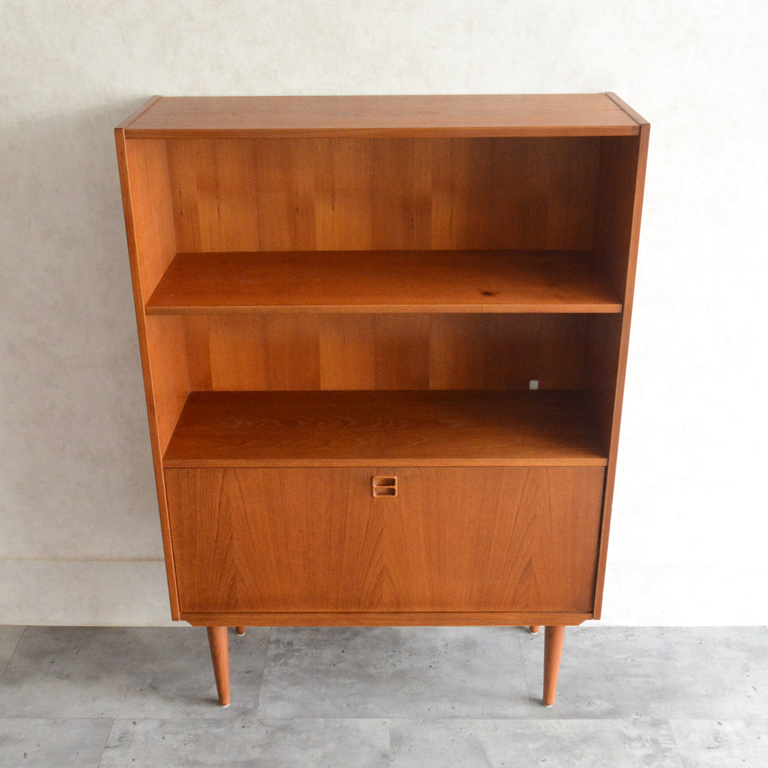 デンマーク ヴィンテージ チーク ブックシェルフ 8-25（フラップ扉）