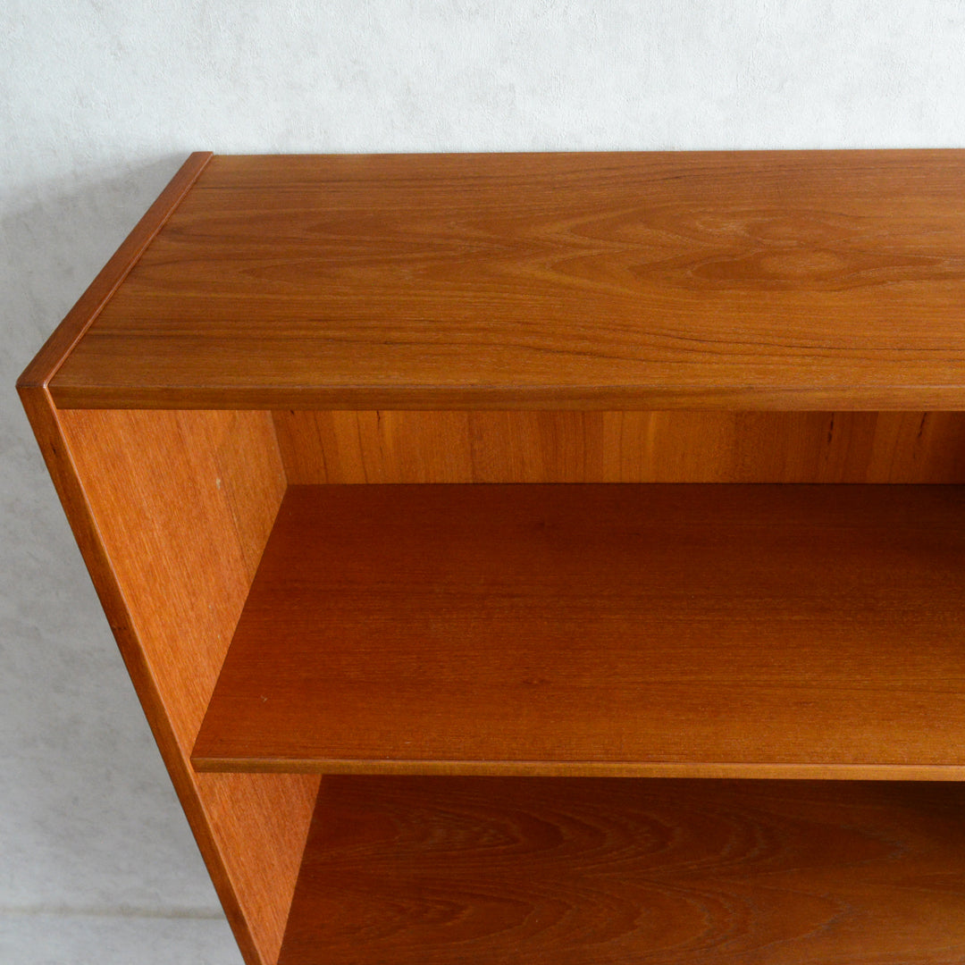 デンマーク ヴィンテージ チーク ブックシェルフ 8-25（フラップ扉）