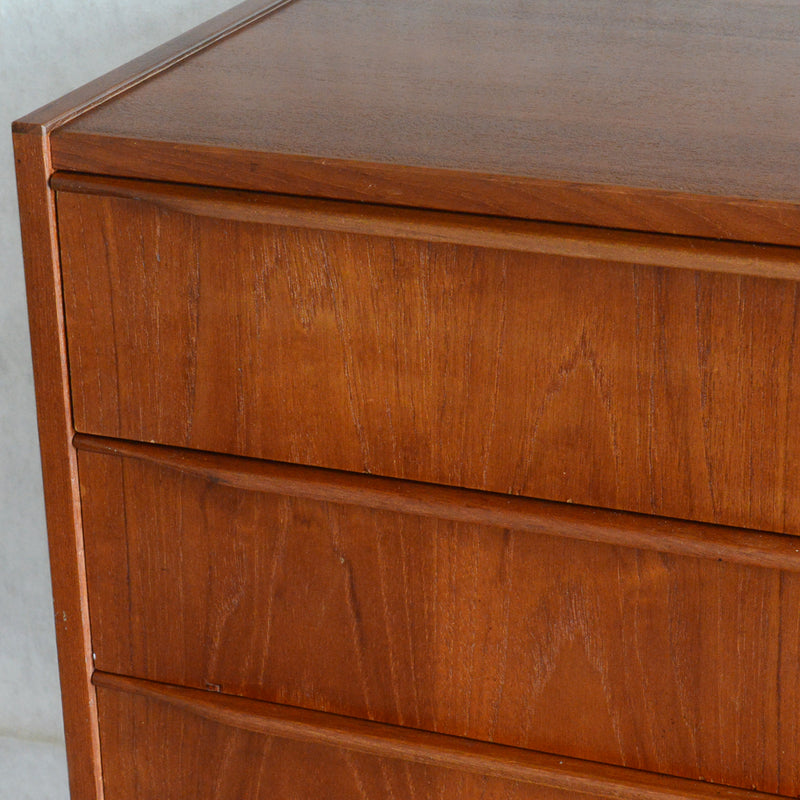 デンマーク ヴィンテージ  チーク４段チェスト 8-7