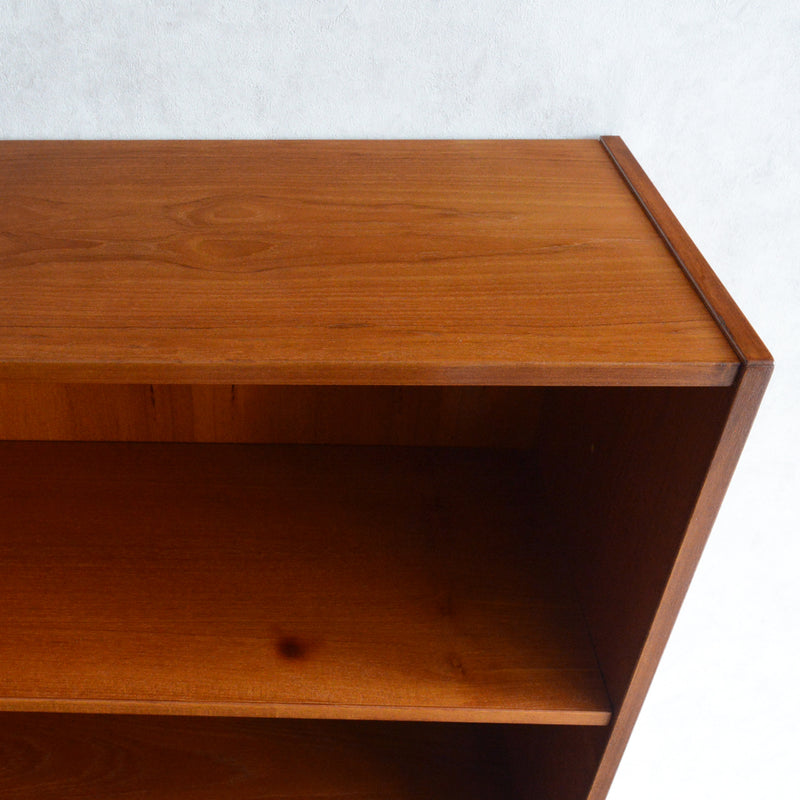 デンマーク ヴィンテージ チーク ブックシェルフ 8-25（フラップ扉）