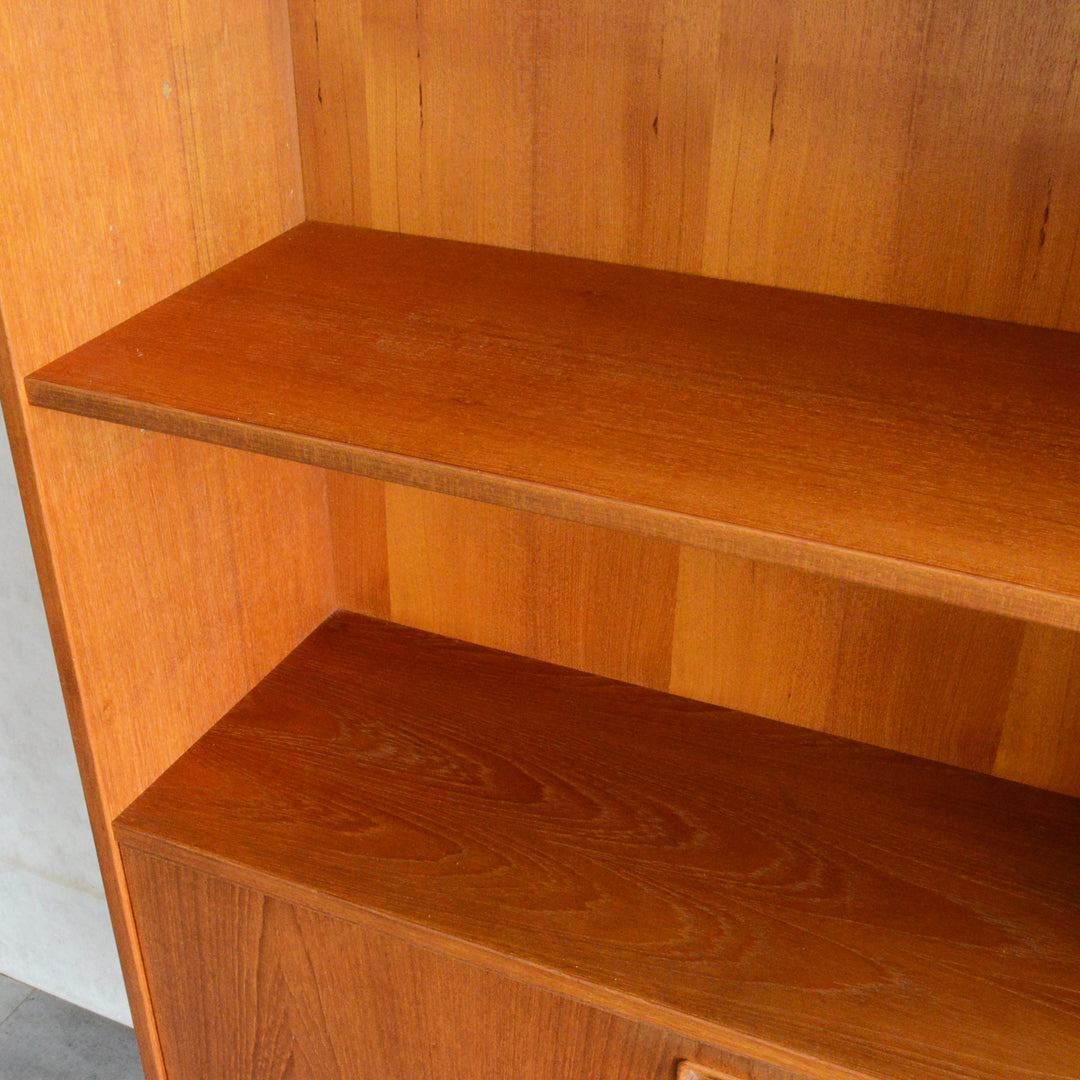 デンマーク ヴィンテージ チーク ブックシェルフ 8-25（フラップ扉）