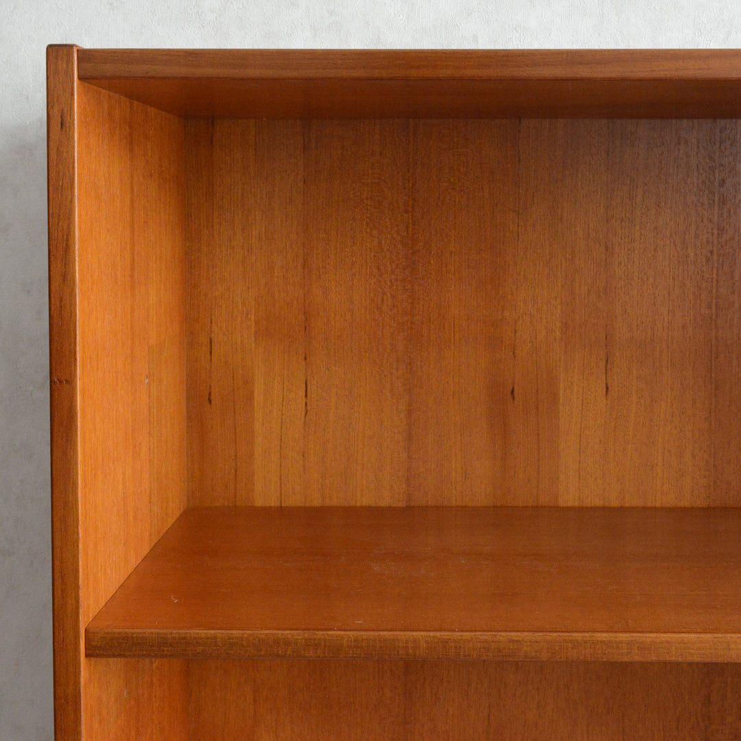 デンマーク ヴィンテージ チーク ブックシェルフ 8-25（フラップ扉）