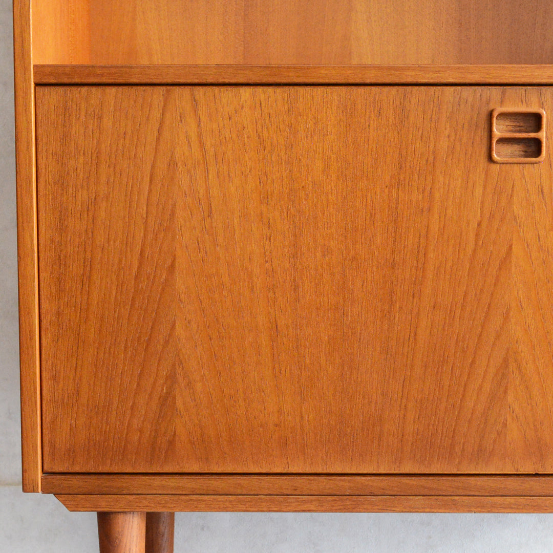 デンマーク ヴィンテージ チーク ブックシェルフ 8-25（フラップ扉）