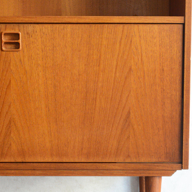 デンマーク ヴィンテージ チーク ブックシェルフ 8-25（フラップ扉）