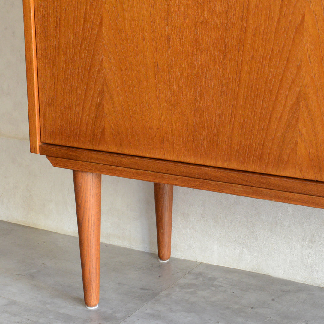 デンマーク ヴィンテージ チーク ブックシェルフ 8-25（フラップ扉）