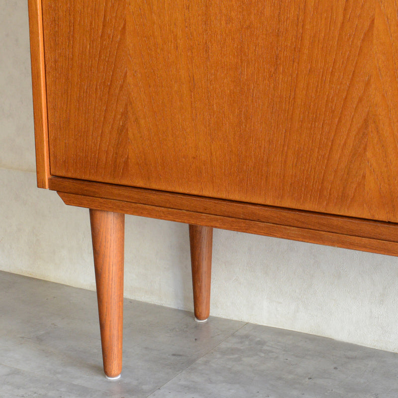 デンマーク ヴィンテージ チーク ブックシェルフ 8-25（フラップ扉）