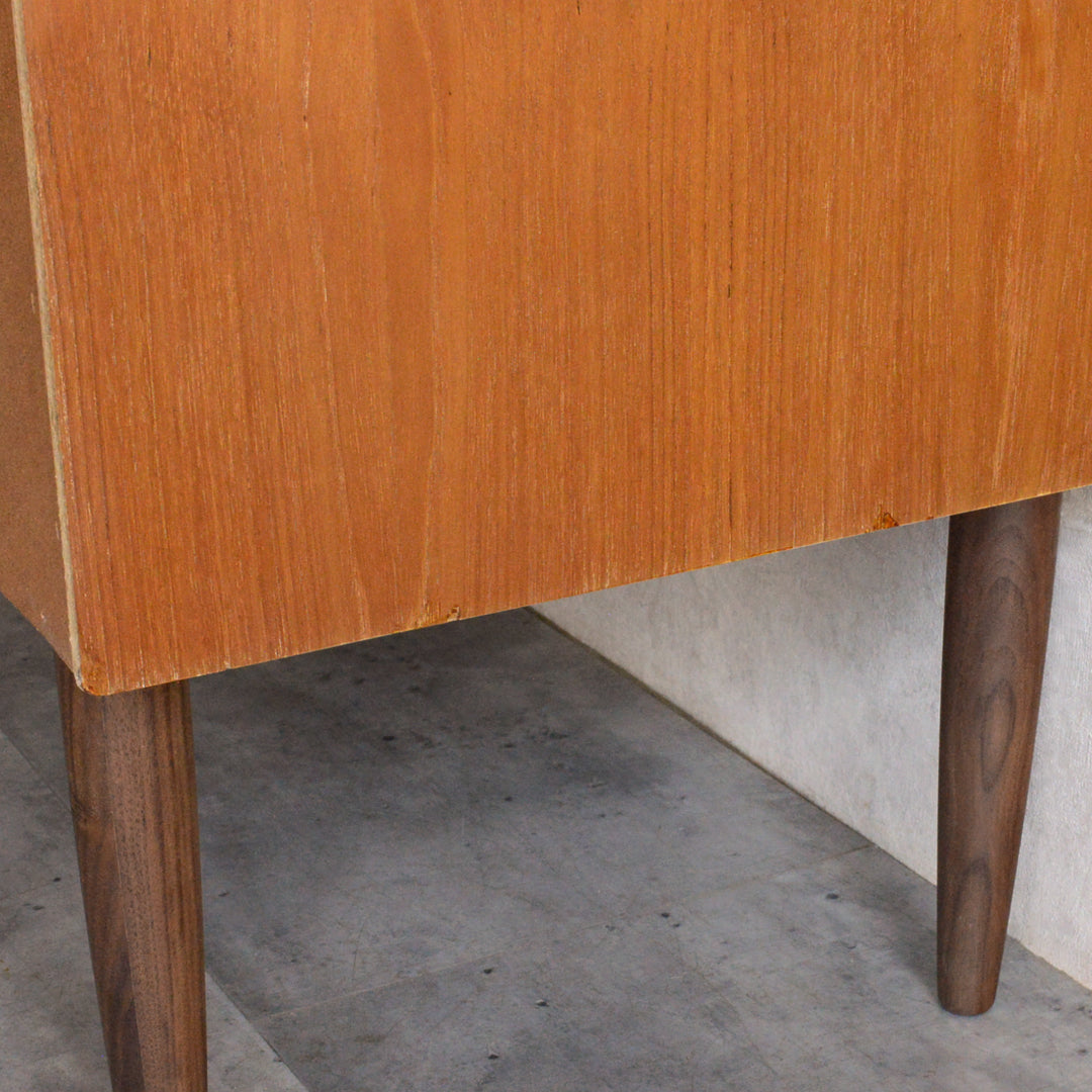 デンマーク ヴィンテージ  チーク４段チェスト 8-7