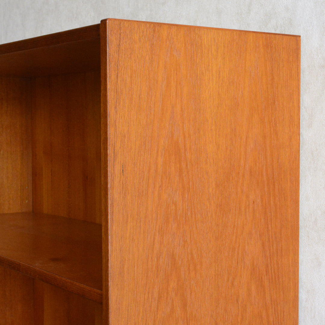 デンマーク ヴィンテージ チーク ブックシェルフ 8-25（フラップ扉）