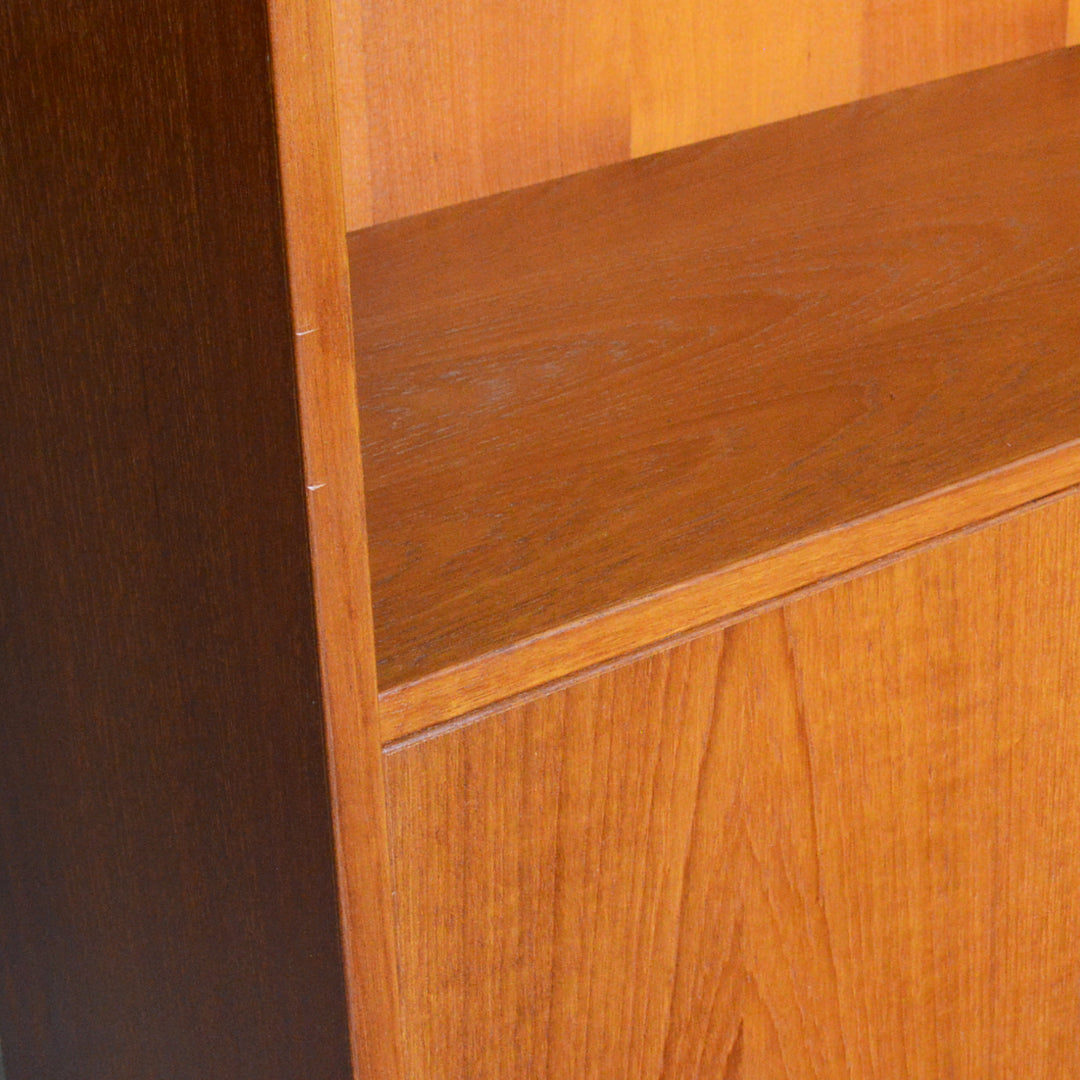 デンマーク ヴィンテージ チーク ブックシェルフ 8-25（フラップ扉）