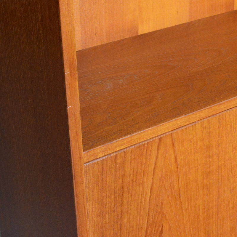 デンマーク ヴィンテージ チーク ブックシェルフ 8-25（フラップ扉）