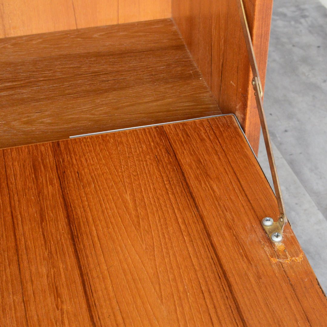 デンマーク ヴィンテージ チーク ブックシェルフ 8-25（フラップ扉）