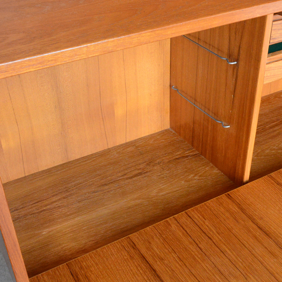 デンマーク ヴィンテージ チーク ブックシェルフ 8-25（フラップ扉）