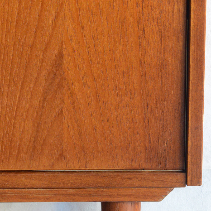 デンマーク ヴィンテージ チーク ブックシェルフ 8-25（フラップ扉）