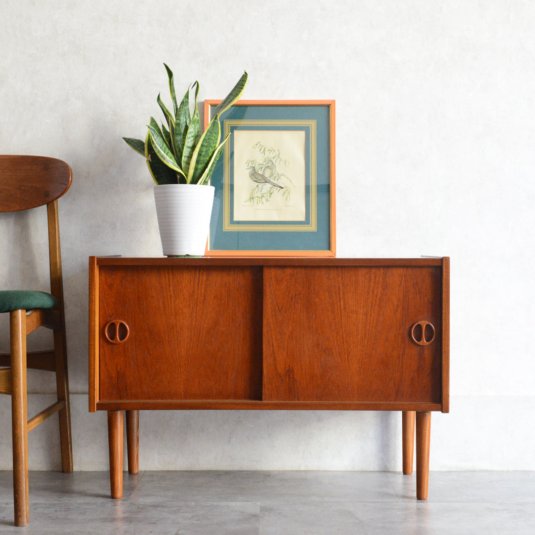 デンマーク ヴィンテージ  チーク スモールキャビネット 8-24