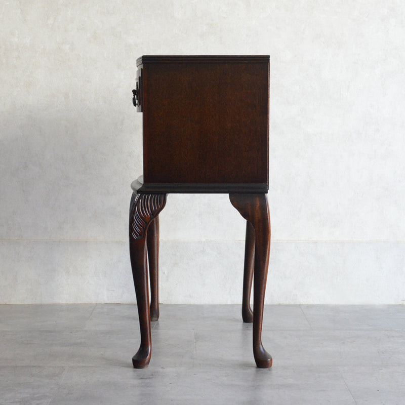 クラシック　抽斗付サイドキャビネット 17