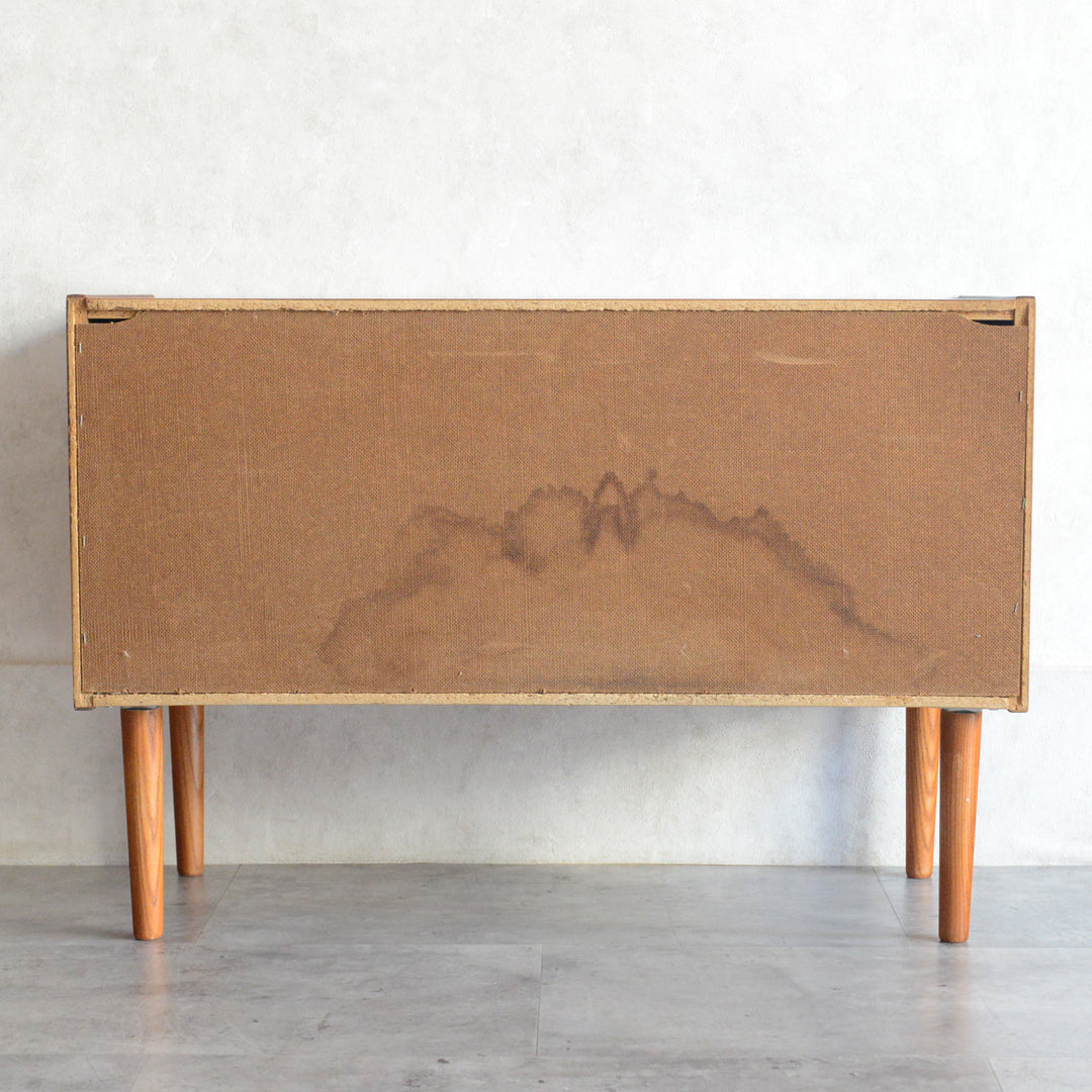 デンマーク ヴィンテージ  チーク スモールキャビネット 8-24