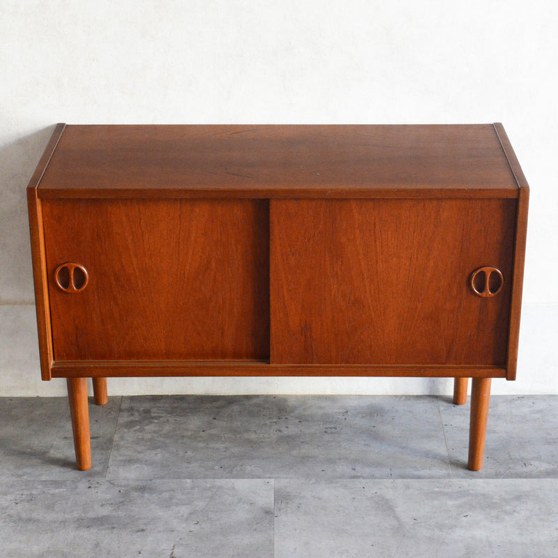 デンマーク ヴィンテージ  チーク スモールキャビネット 8-24