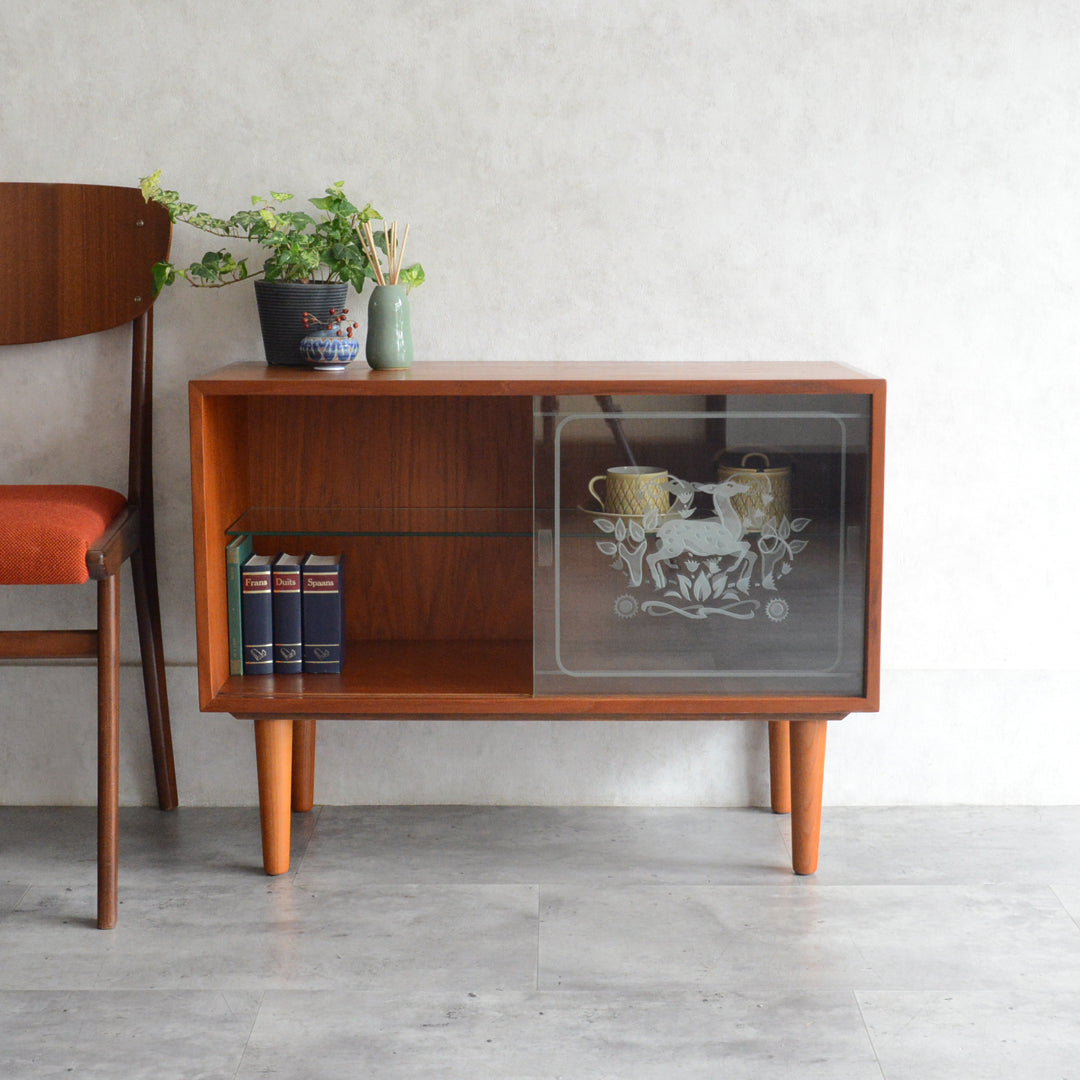 デンマークヴィンテージ バンビガラスキャビネット6-68 – Rowan.inc