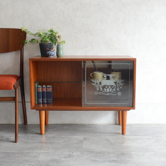デンマークヴィンテージ　バンビ チークガラスキャビネット6-68