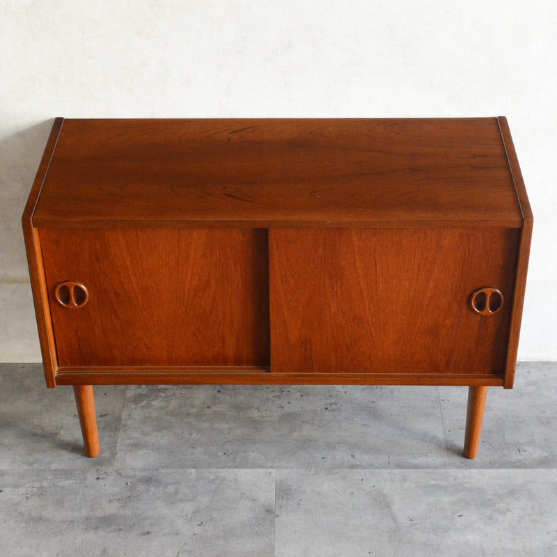 デンマーク ヴィンテージ  チーク スモールキャビネット 8-24