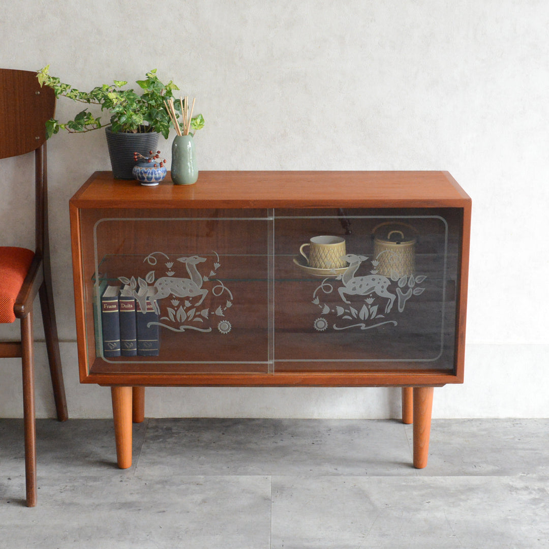 デンマークヴィンテージ バンビガラスキャビネット6-68 – Rowan.inc