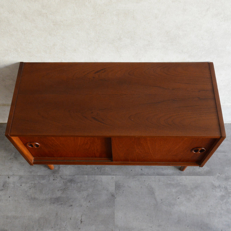 デンマーク ヴィンテージ  チーク スモールキャビネット 8-24